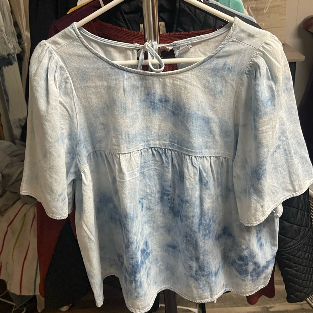 Old navy shirt